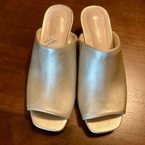 NWT Room of Fashion Gold Wedge Sandals